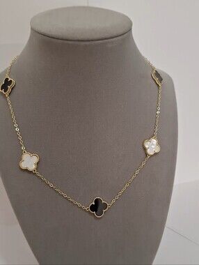 Mother pearl and black onyx clover necklace